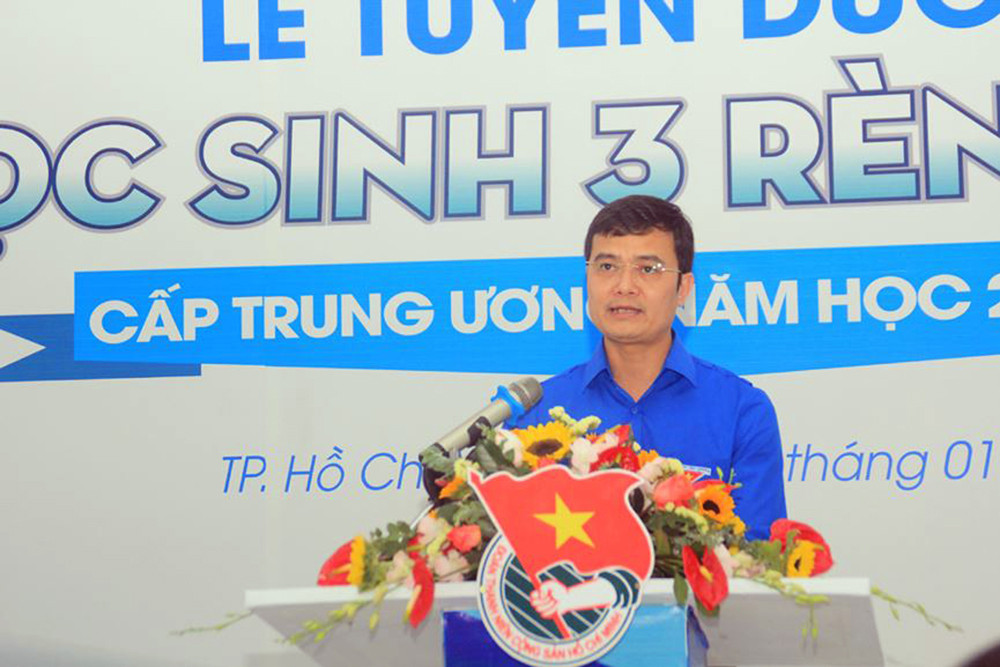 Tuyên dương 13 học sinh tiêu biểu trong học tập, rèn luyện