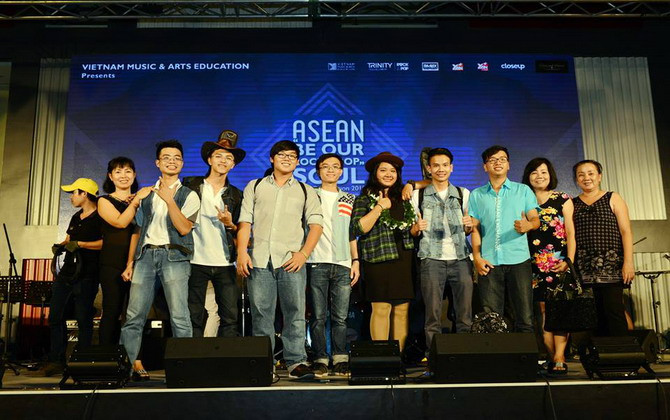 Những chú cá mập xanh