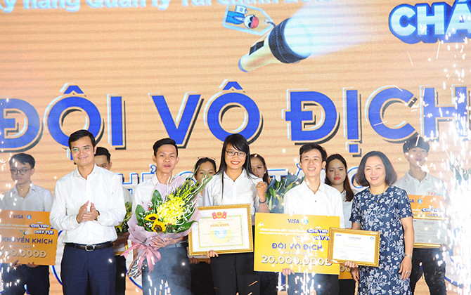 Tìm ra quán quân sinh viên ‘Hiểu chi tiêu, phòng chống cháy túi’