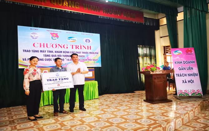 Huawei Việt Nam tài trợ trao tặng phòng máy tính cho trường học tỉnh Phú Thọ 