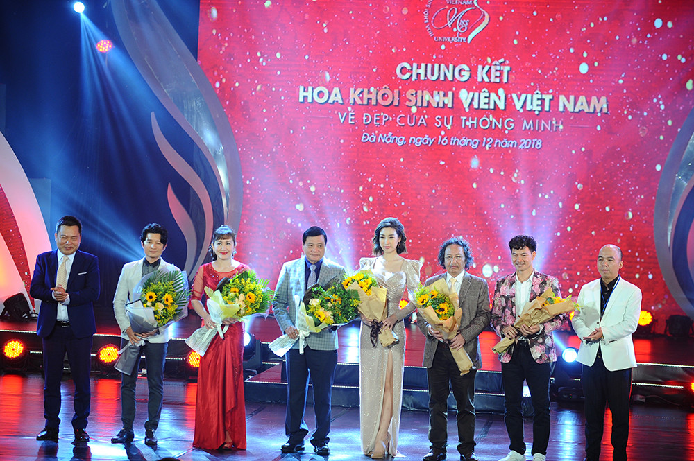 Nữ sinh Luật ĐH Huế đăng quang Hoa khôi sinh viên 2018