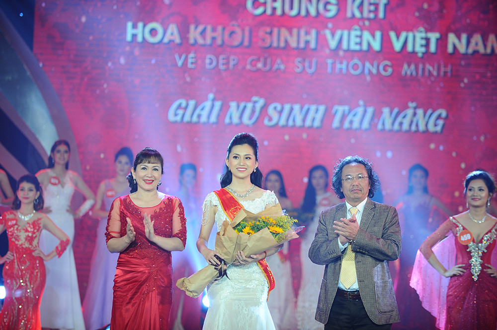 Nữ sinh Luật ĐH Huế đăng quang Hoa khôi sinh viên 2018
