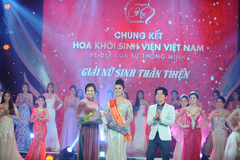 Nữ sinh Luật ĐH Huế đăng quang Hoa khôi sinh viên 2018