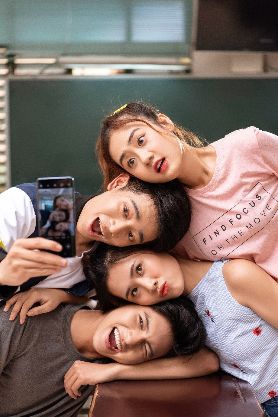 Khoe vẻ đẹp lung linh ngày tựu trường chỉ sau một cú chạm