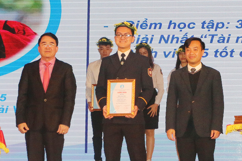 Gần 100 Sinh viên Hải Phòng được vinh danh là Sinh viên 5 tốt