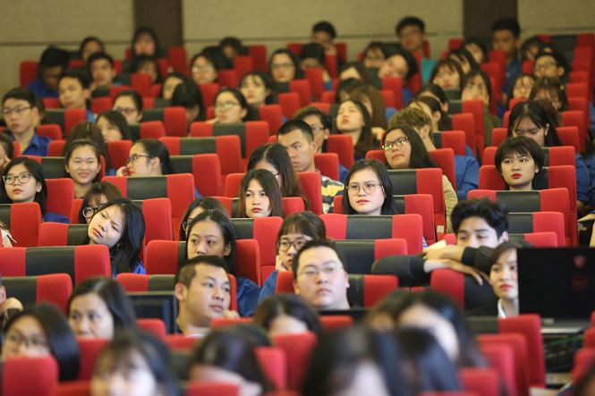 Đang diễn ra: Đối thoại về bình đẳng giới với sinh viên