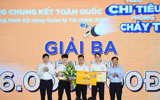 Tìm ra quán quân sinh viên ‘Hiểu chi tiêu, phòng chống cháy túi’