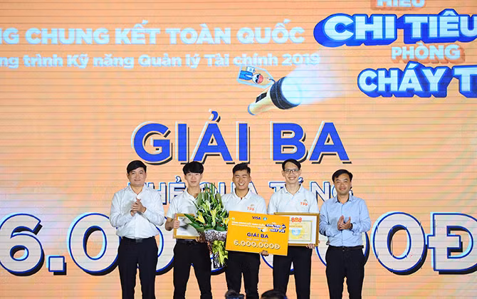 Tìm ra quán quân sinh viên ‘Hiểu chi tiêu, phòng chống cháy túi’