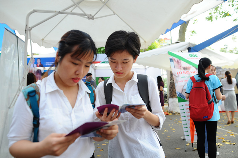 Sinh viên được phỏng vấn tuyển dụng trực tiếp tại Ngày hội việc làm 