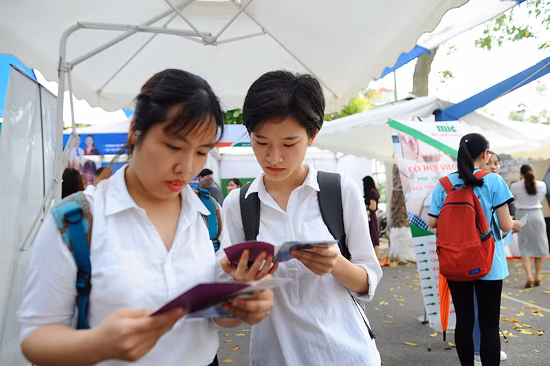 Sinh viên được phỏng vấn tuyển dụng trực tiếp tại Ngày hội việc làm 