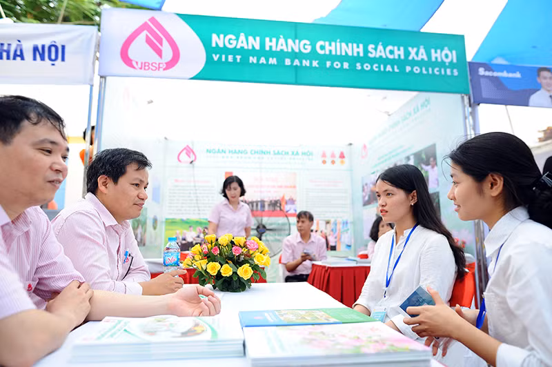 Sinh viên được phỏng vấn tuyển dụng trực tiếp tại Ngày hội việc làm 