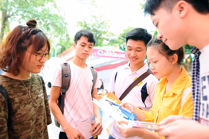 Sinh viên được phỏng vấn tuyển dụng trực tiếp tại Ngày hội việc làm 