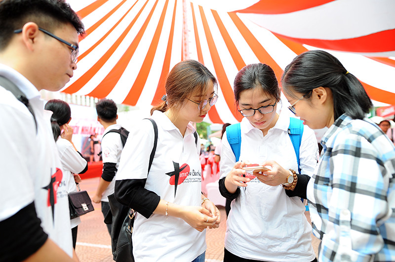 Sinh viên được phỏng vấn tuyển dụng trực tiếp tại Ngày hội việc làm 