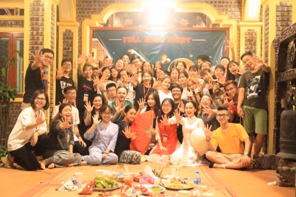 Người nước ngoài tưng bừng trải nghiệm Trung thu Việt cùng High5 Hanoi