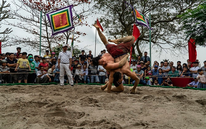 Hội vật làng Thủ Lễ ở Thừa Thiên Huế