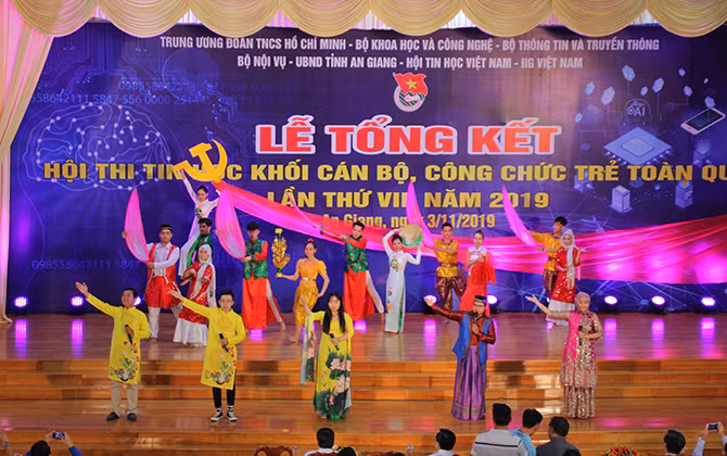 Trao giải thi Tin học cán bộ trẻ toàn quốc năm 2019
