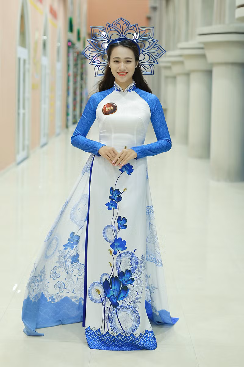 Hoa khôi sinh viên trong trang phục áo dài