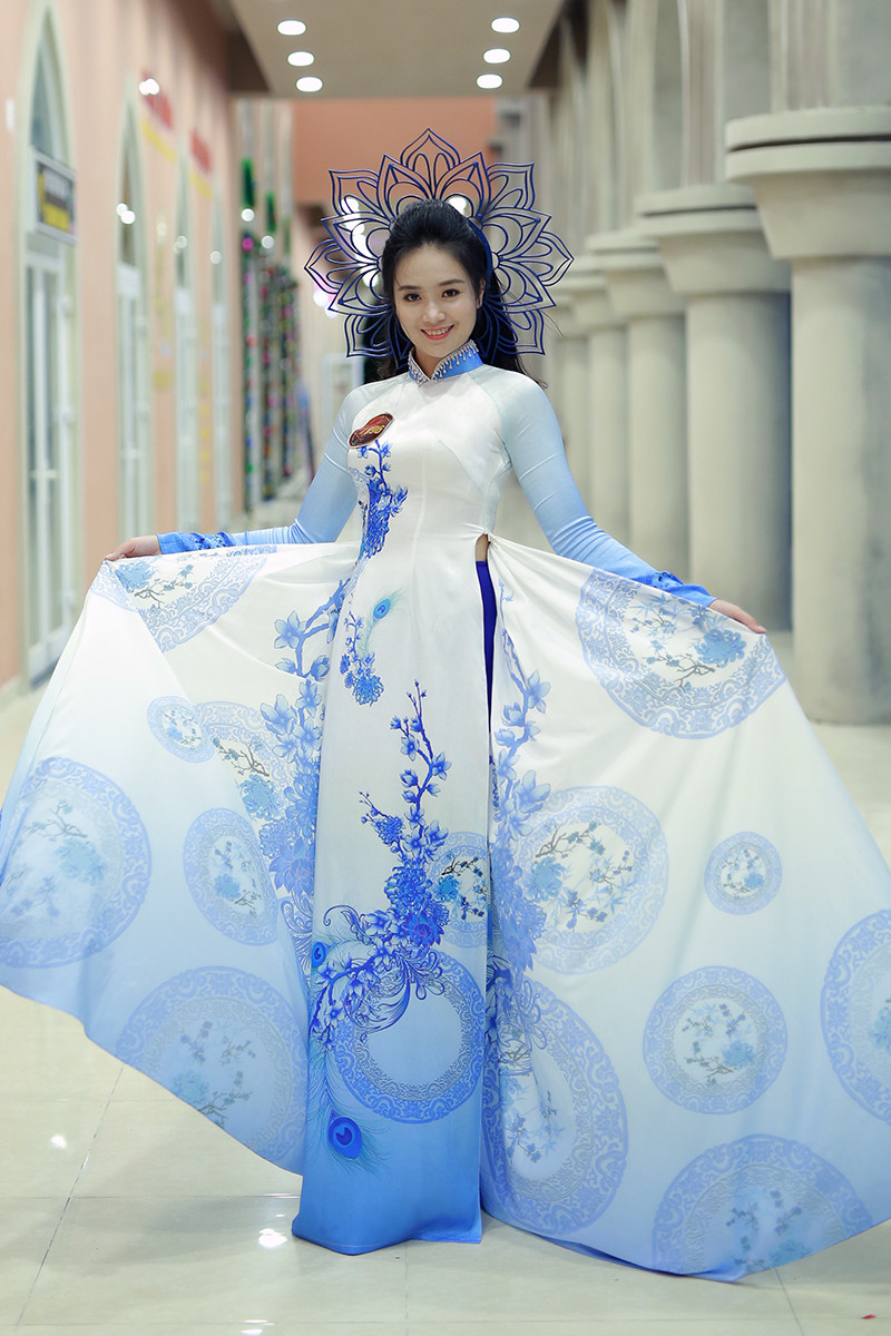 Hoa khôi sinh viên trong trang phục áo dài