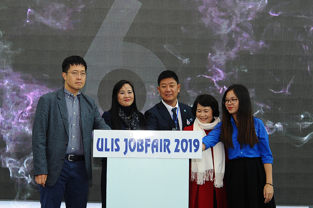 Gần 1000 việc làm trong ngày tuyển dụng cho sinh viên ĐH Ngoại ngữ - ĐHQG Hà Nội