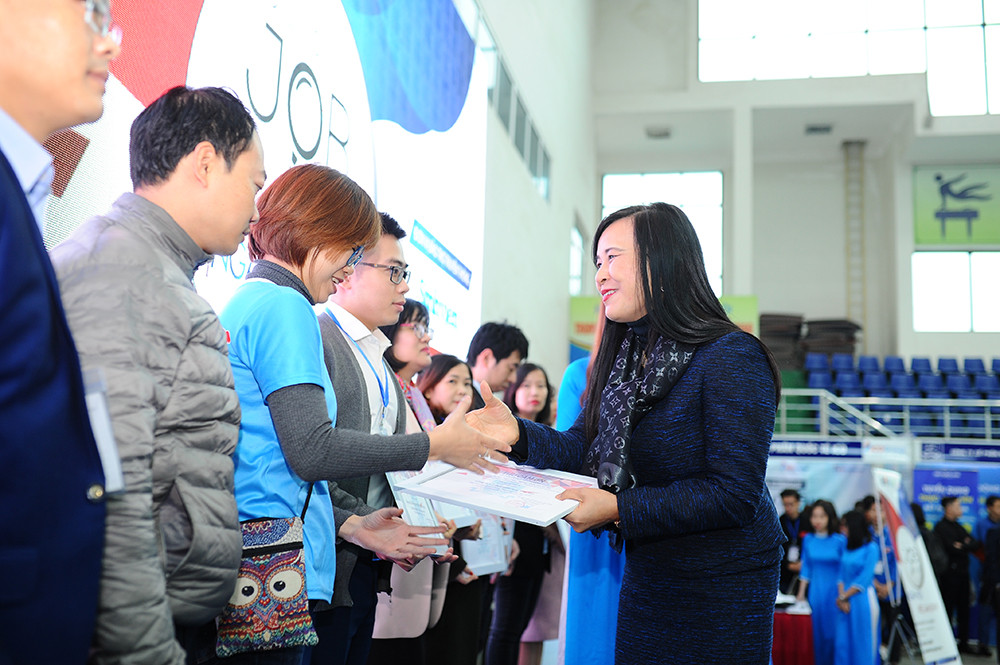 Gần 1000 việc làm trong ngày tuyển dụng cho sinh viên ĐH Ngoại ngữ - ĐHQG Hà Nội