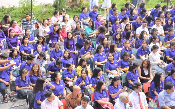 Buổi khai giảng kỳ lạ của sinh viên ĐH Phú Xuân