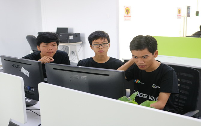 Ba học sinh THPT chiến thắng Code War Cần Thơ 2019