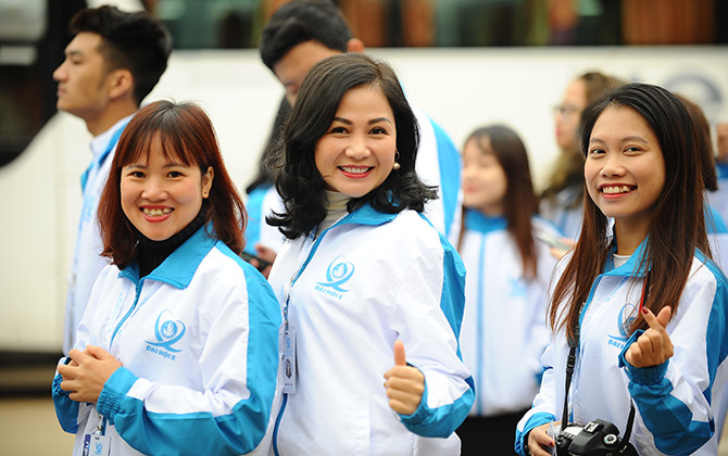 Đại biểu Sinh viên Việt Nam rạng ngời trước giời khai mạc