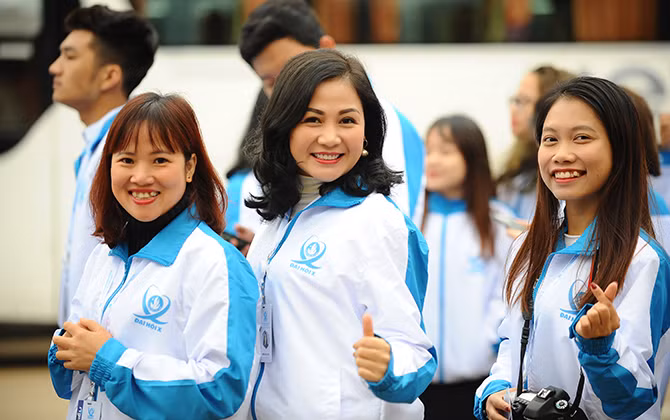Đại biểu Sinh viên Việt Nam rạng ngời trước giời khai mạc