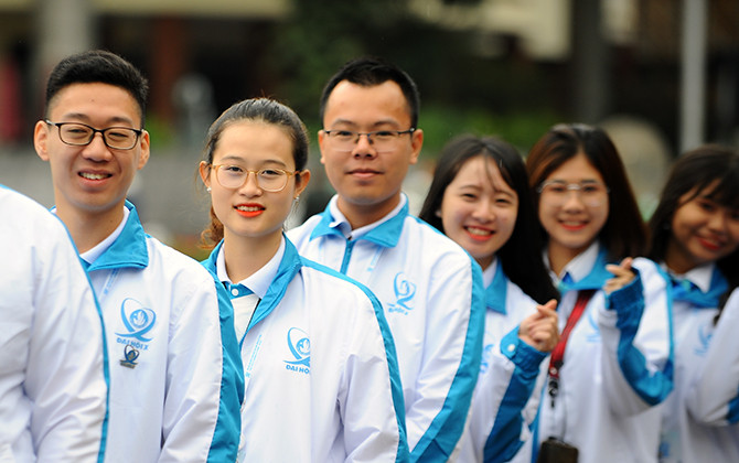 Đại biểu Sinh viên Việt Nam rạng ngời trước giời khai mạc