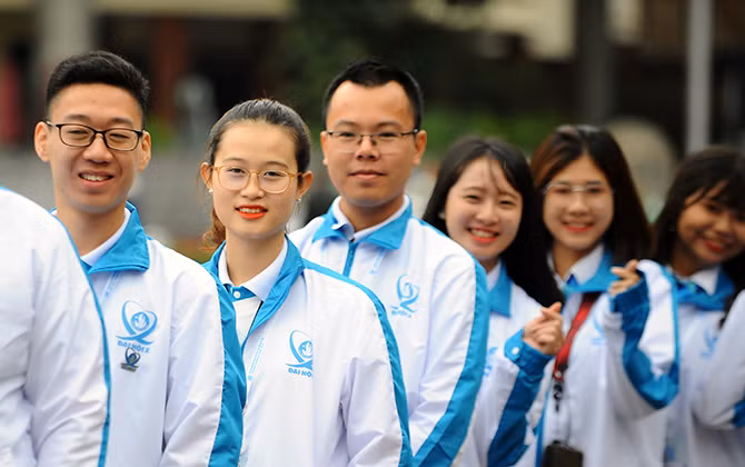 Đại biểu Sinh viên Việt Nam rạng ngời trước giời khai mạc