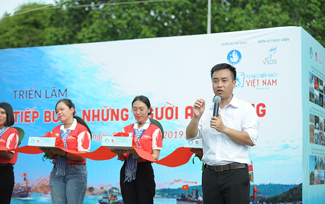 Khai mạc triển lãm ảnhTiếp bước những người anh hùng