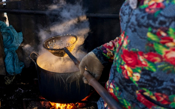 Một ngày neo đậu ngã ba sông…