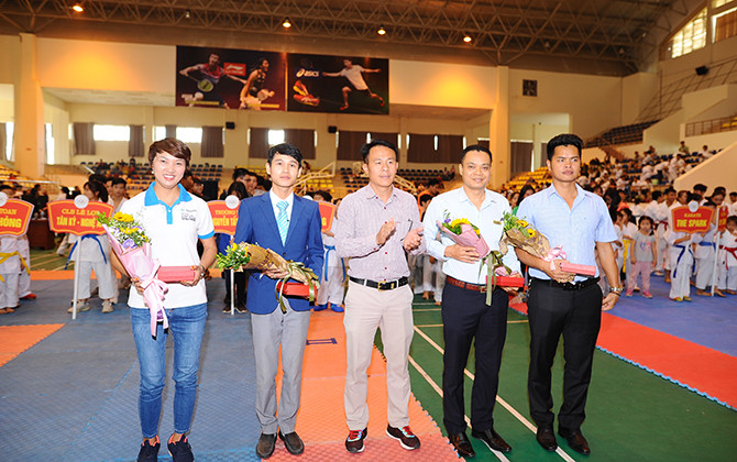 Võ sinh tranh tài tại giải Taekwondo huyện Hoài Đức mở rộng năm 2019