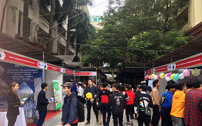 Ng hội việc làm HUBT - Sinh viên với thị trường lao động