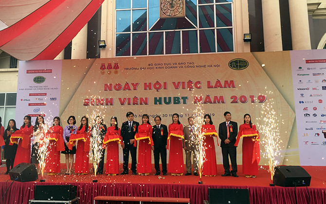 Ng hội việc làm HUBT - Sinh viên với thị trường lao động