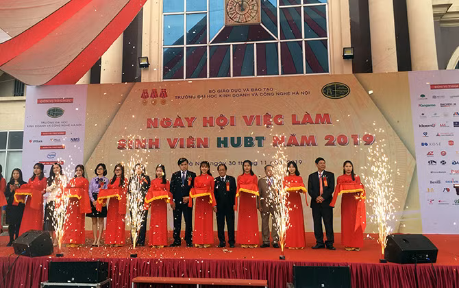 Ng hội việc làm HUBT - Sinh viên với thị trường lao động