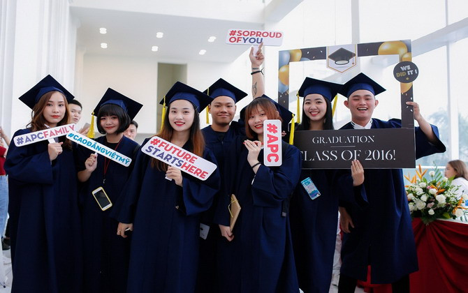 Sinh viên trường CĐ Việt Mỹ được 12 tập đoàn, tổng công ty tuyển dụng ngay tại Lễ tốt nghiệp 