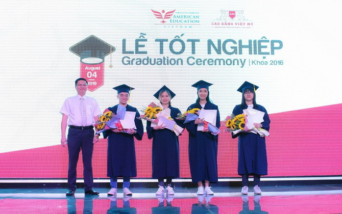 Sinh viên trường CĐ Việt Mỹ được 12 tập đoàn, tổng công ty tuyển dụng ngay tại Lễ tốt nghiệp 