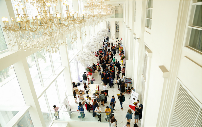 Sinh viên trường CĐ Việt Mỹ được 12 tập đoàn, tổng công ty tuyển dụng ngay tại Lễ tốt nghiệp 