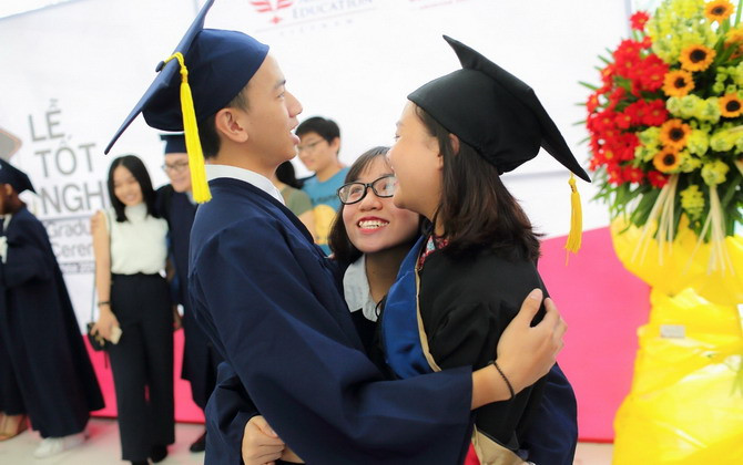 Sinh viên trường CĐ Việt Mỹ được 12 tập đoàn, tổng công ty tuyển dụng ngay tại Lễ tốt nghiệp 