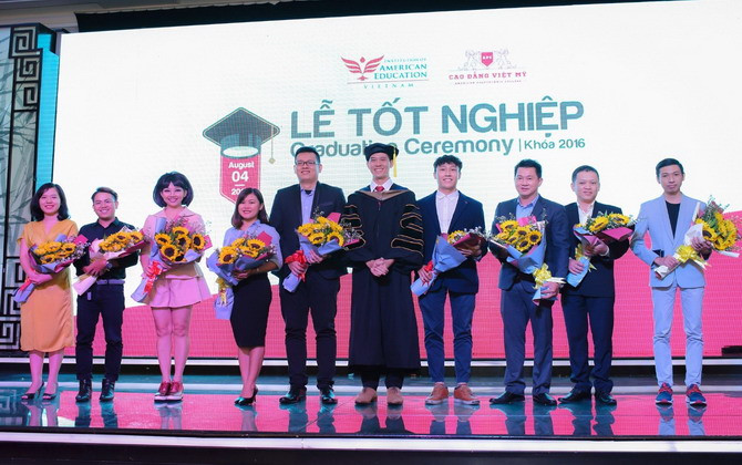 Sinh viên trường CĐ Việt Mỹ được 12 tập đoàn, tổng công ty tuyển dụng ngay tại Lễ tốt nghiệp 