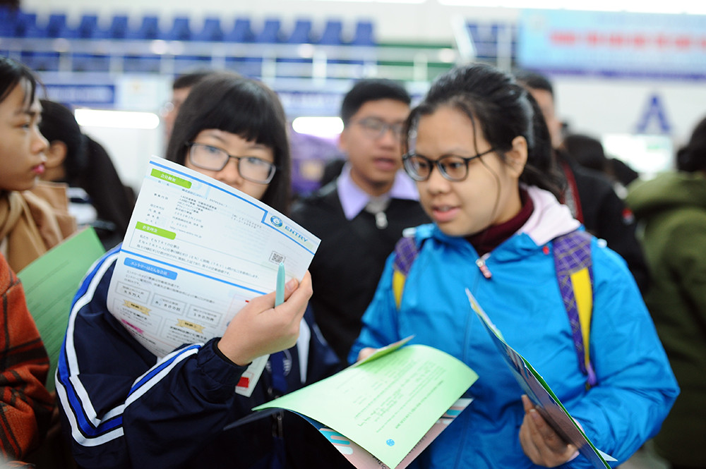 Gần 1000 việc làm trong ngày tuyển dụng cho sinh viên ĐH Ngoại ngữ - ĐHQG Hà Nội