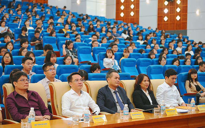 Sân chơi lớn - Thực trải nghiệm: Dành cho sinh viên