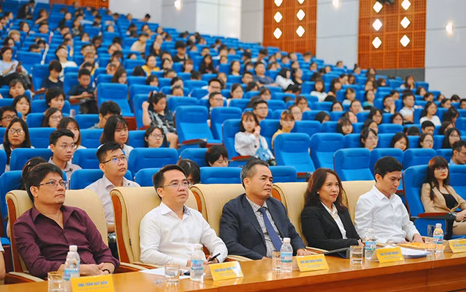Sân chơi lớn - Thực trải nghiệm: Dành cho sinh viên