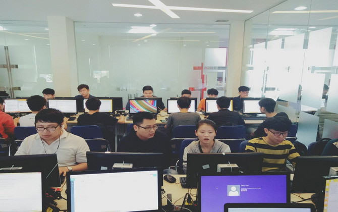 Đột nhập phòng lab cực phẩm của trường ĐH FPT