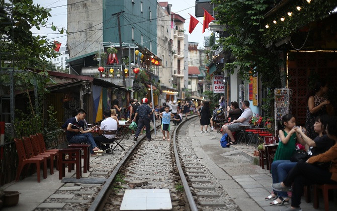Cuộc sống bình dị ở xóm đường tàu phố Phùng Hưng