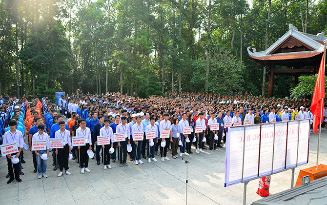 Đoàn viên, Thanh niên, Sinh viên, Học sinh trồng cây hàng nghìn cây xanh tại khu di tích K9
