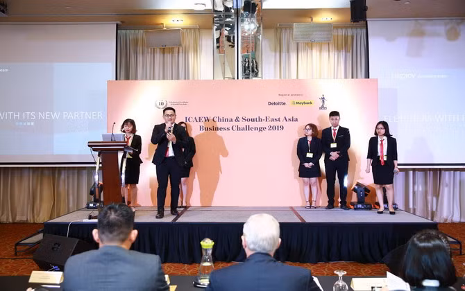 Thí sinh Việt Nam giành giải Nhà hùng biện xuất sắc cuộc thi Chiến lược Kinh doanh ICAEW, khu vực Đông Nam Á và Trung Quốc 2019