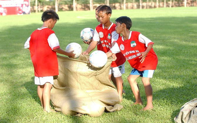 Đôi chân trần và đôi hài thủy tinh…