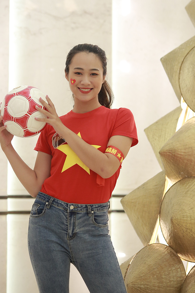 Mưa lời chúc đội tuyển Việt Nam từ các thí sinh Hoa khôi sinh viên